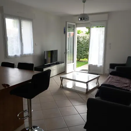 Belle Maison Avec Grand Jardin